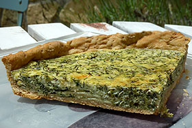 Tarte aux fanes de carottes, ciboulette et graines d'anis