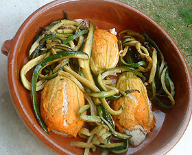 Fleurs de courgettes farcies à la mousse de volaille