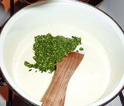 Préparation du pesto